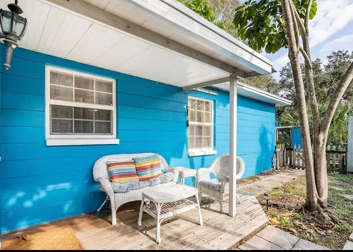 In The Center Of Gulfport, Min Away From The Beach!