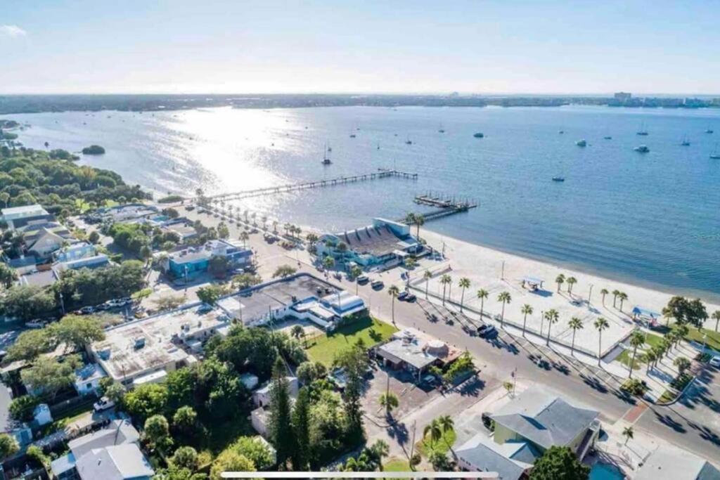 In The Center Of Gulfport, Min Away From The Beach! *